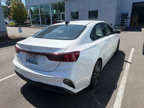 Used 2023 Kia Forte LXS FWD image 4