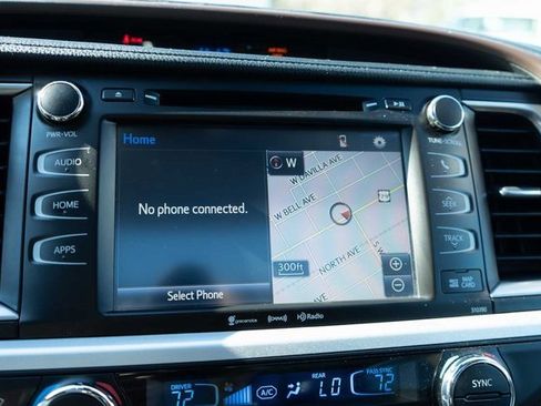 Used 2019 Toyota Highlander XLE image 21