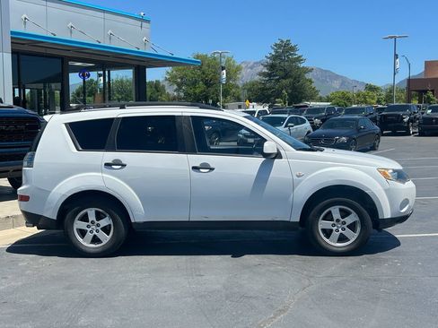 Used 2007 Mitsubishi Outlander FWD image 2