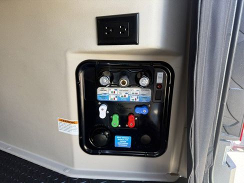 Used 2023 Mercedes-Benz Sprinter 2500 image 27