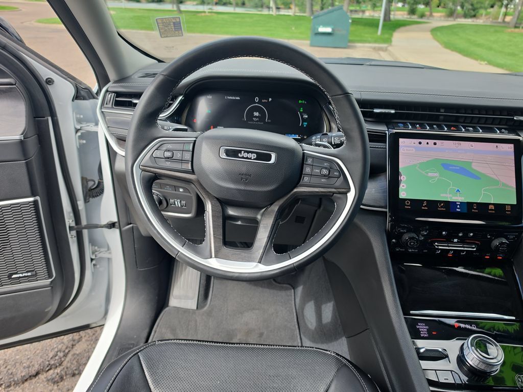 Used 2023 Jeep Grand Cherokee 4WD 4xe w/ Luxury Tech Group II image 15