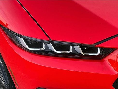 Used 2024 Ford Mustang Convertible image 28