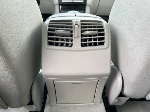 Used 2014 Mercedes-Benz E 350 Sedan image 19