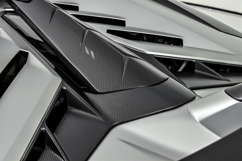 Used 2020 Lamborghini Aventador SVJ AWD/4WD image 24