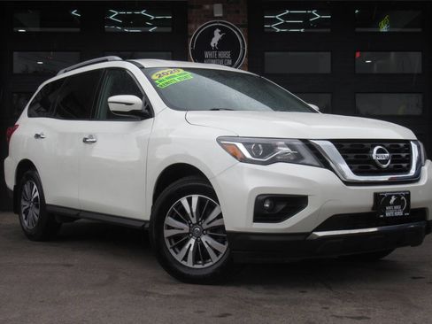 Used 2020 Nissan Pathfinder SV AWD/4WD image 2
