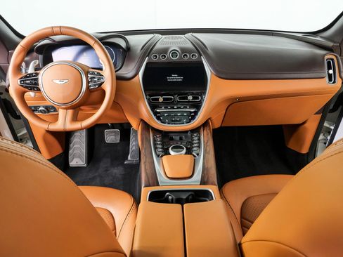 Used 2021 Aston Martin DBX AWD/4WD image 18