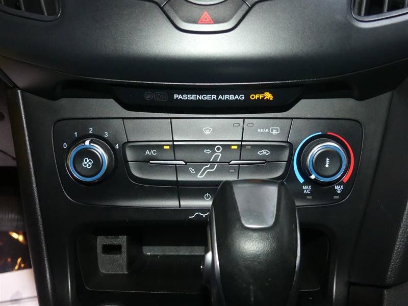 Used 2015 Ford Focus SE w/ Reverse Sensing Package FWD image 37