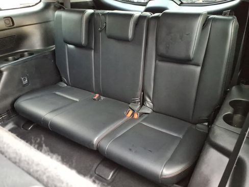 Used 2019 Toyota Highlander XLE AWD/4WD image 10