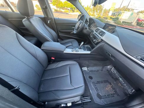 Used 2018 BMW 320i xDrive Sedan w/ Premium Package image 13