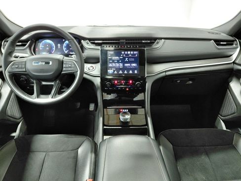 Used 2024 Jeep Grand Cherokee L Altitude image 24