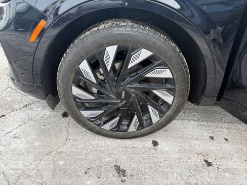 Used 2024 Lincoln Nautilus Reserve w/ Equipment Group 202A image 32