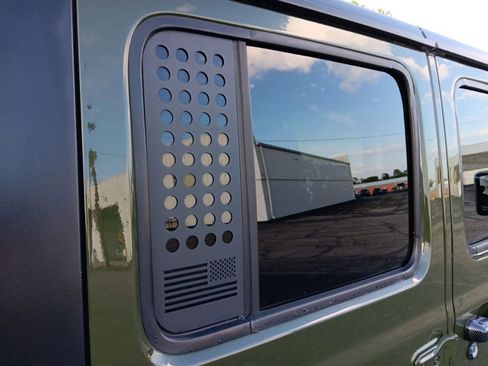 Used 2023 Jeep Gladiator Overland AWD/4WD image 31