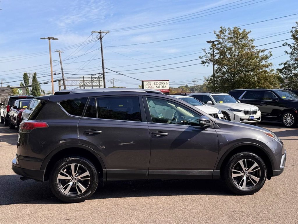 Used 2018 Toyota RAV4 XLE w/ Plus Extra Value Package AWD/4WD image 7