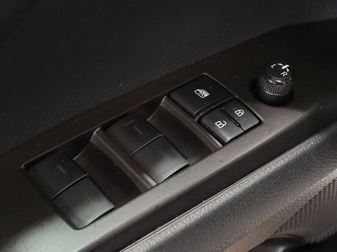 Used 2021 Toyota Camry SE image 27