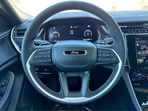 New 2025 Jeep Grand Cherokee L Laredo image 13