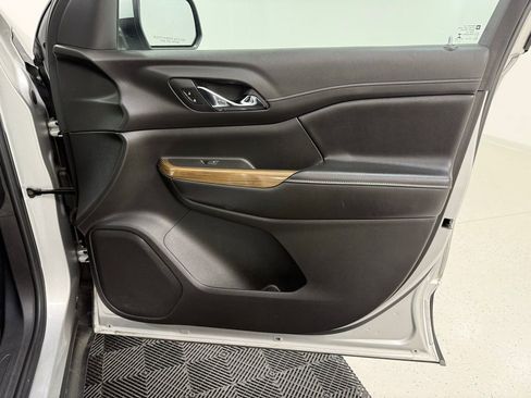 Used 2019 GMC Acadia SLE FWD image 26