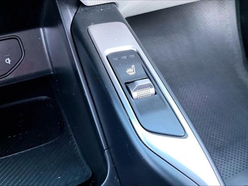 Certified 2025 Kia Sorento S image 29