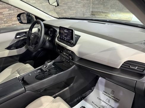 Certified 2025 Nissan Rogue SV image 28