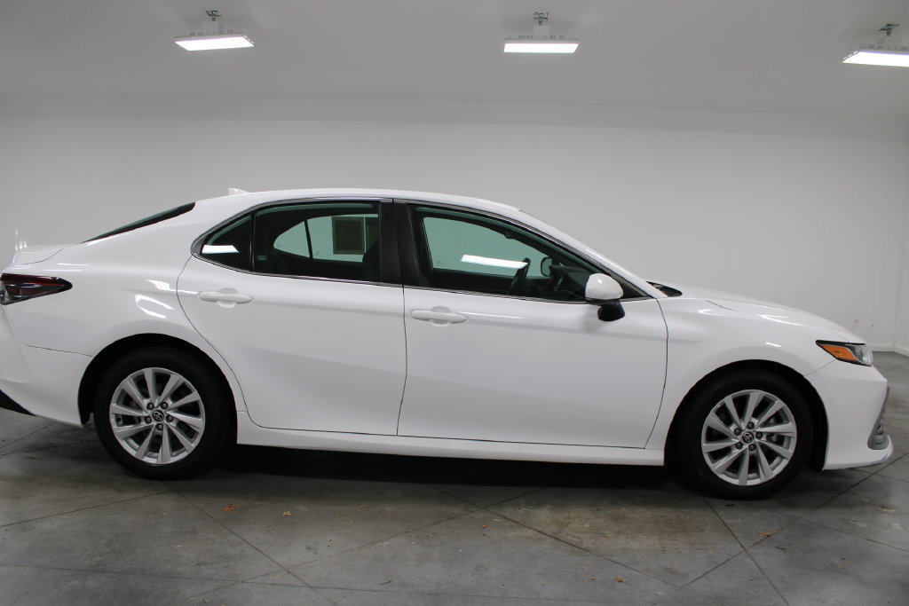 Used 2022 Toyota Camry LE FWD image 11