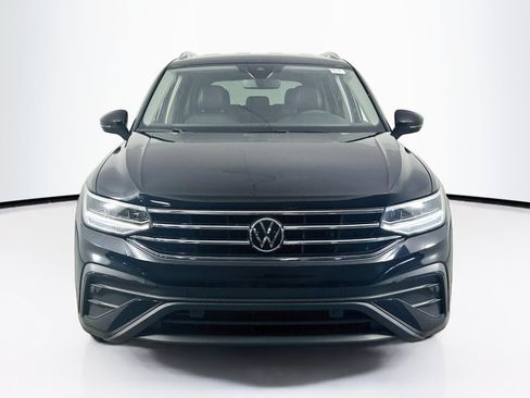 Used 2024 Volkswagen Tiguan SE FWD image 2