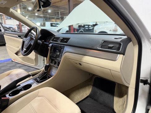Used 2014 Volkswagen Passat TDI SE image 16