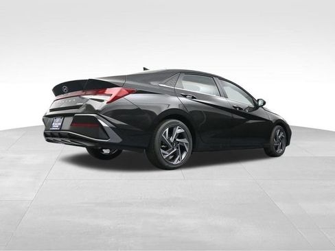 New 2026 Hyundai Elantra Limited image 38