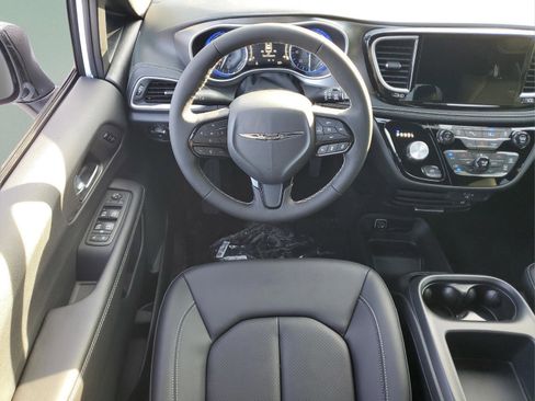 New 2026 Chrysler Pacifica Select AWD/4WD image 12
