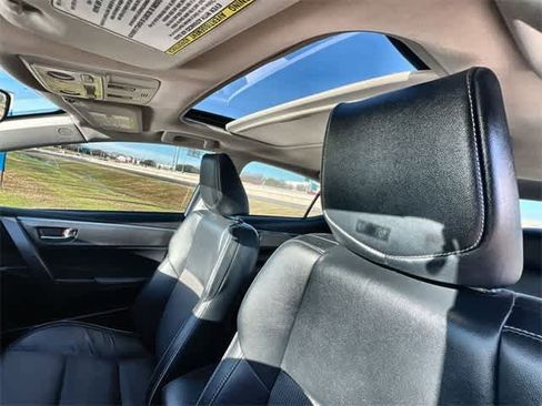 Used 2014 Toyota Corolla S image 32