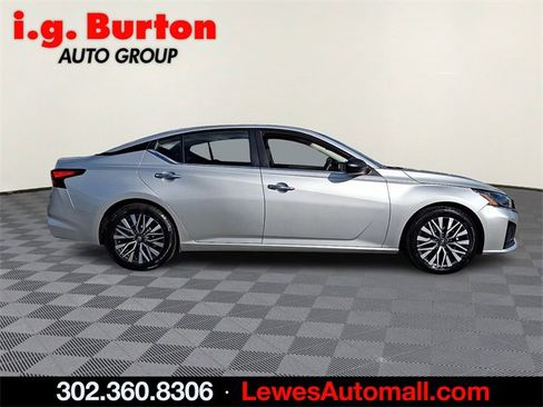 Used 2024 Nissan Altima 2.5 SV image 7