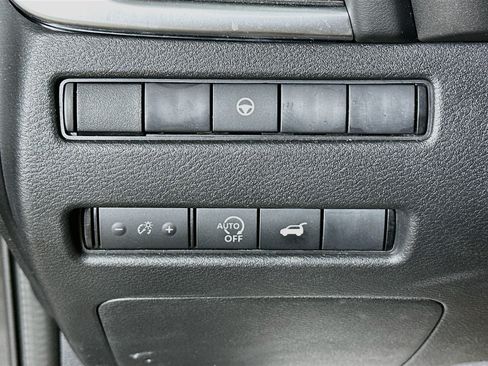 Used 2025 Nissan Rogue SV AWD/4WD image 17