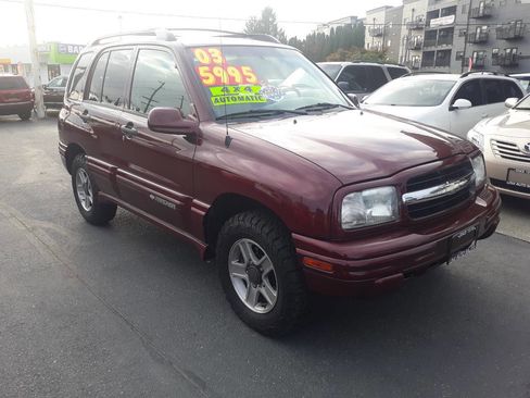 Used 2003 Chevrolet Tracker LT image 5