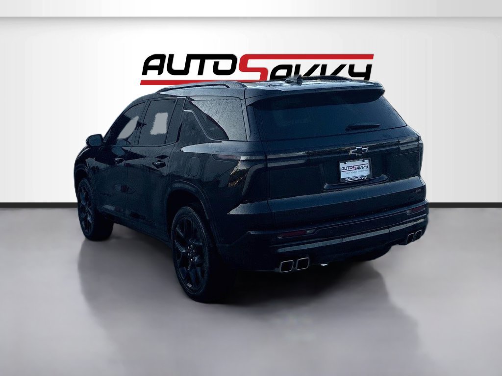 Used 2025 Chevrolet Traverse RS FWD image 5