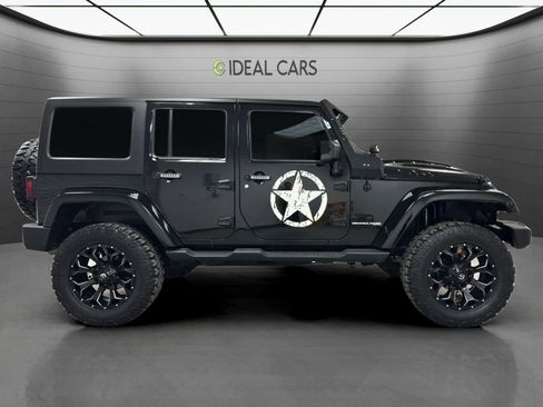 Used 2018 Jeep Wrangler Unlimited Sahara w/ Connectivity Group AWD/4WD image 4