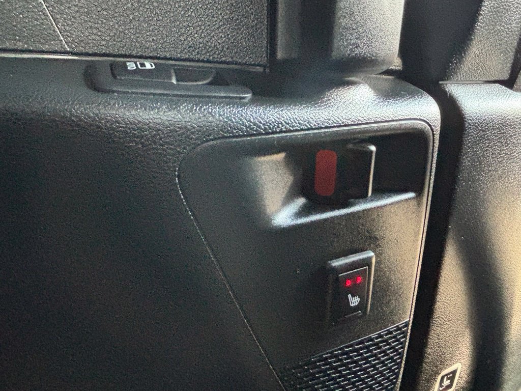 Used 2025 Chrysler Pacifica Limited FWD image 30