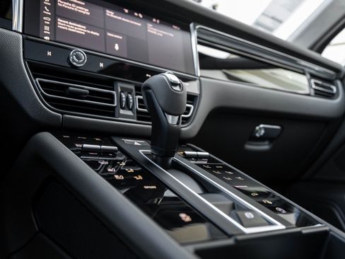 Used 2026 Porsche Macan image 24