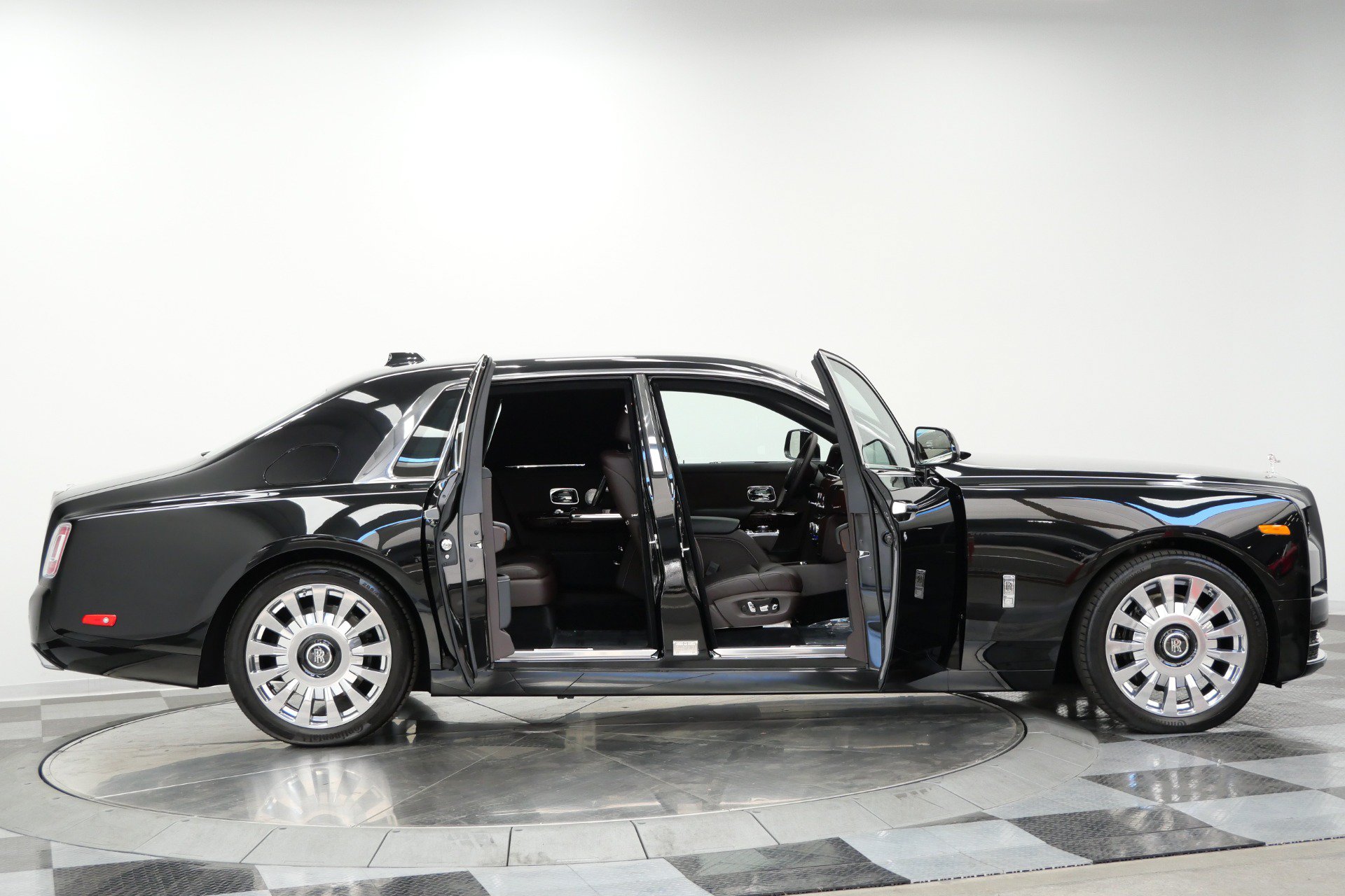 Used 2019 Rolls-Royce Phantom Sedan RWD image 46