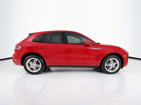 Certified 2025 Porsche Macan AWD/4WD image 8