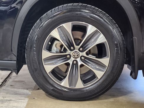 Used 2022 Toyota Highlander XLE image 28