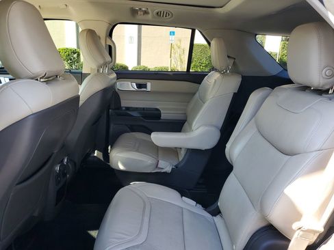 Used 2020 Ford Explorer Platinum w/ Premium Technology Package image 21