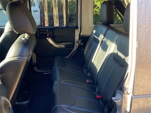 Used 2017 Jeep Wrangler Unlimited Sahara image 9