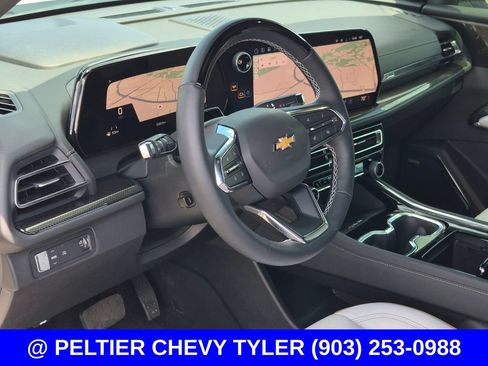 Used 2025 Chevrolet Traverse High Country FWD image 37