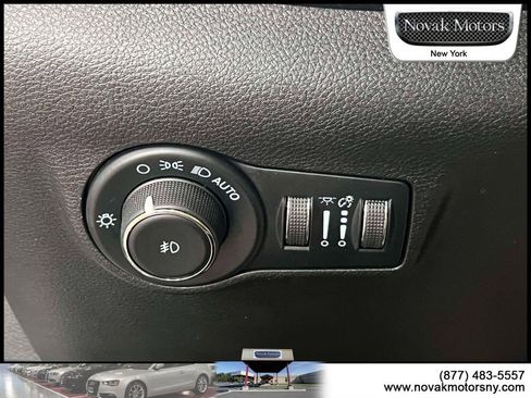 Used 2022 Jeep Compass High Altitude AWD/4WD image 23