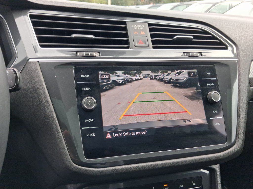 Certified 2023 Volkswagen Tiguan SE w/ Panoramic Sunroof Package FWD image 27