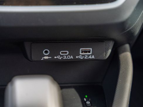 Used 2025 Subaru Forester Premium image 37