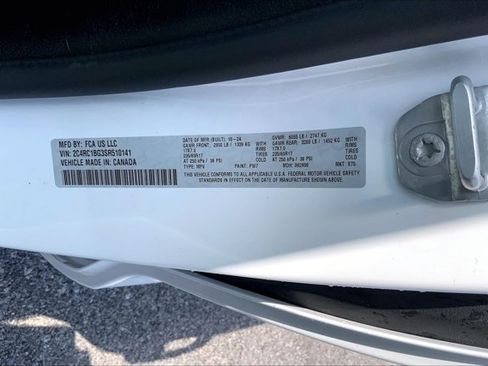 Used 2025 Chrysler Pacifica Select FWD image 33