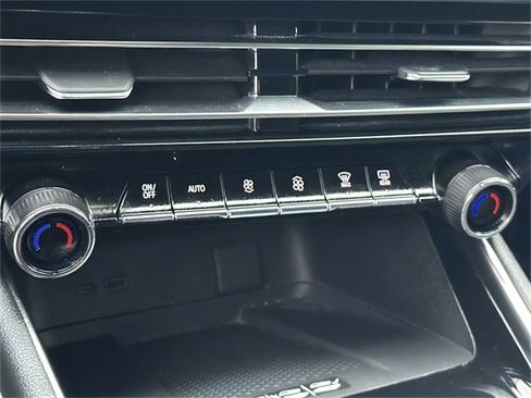 Used 2024 Chevrolet Traverse Z71 image 13