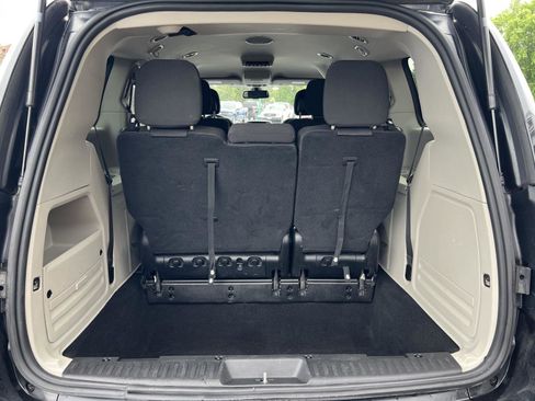 Used 2019 Dodge Grand Caravan SE w/ UConnect Hands-Free Group FWD image 41