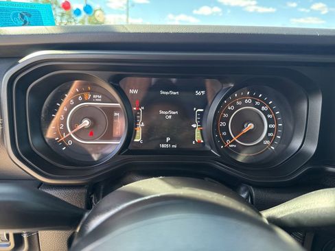 Used 2025 Jeep Gladiator Sport AWD/4WD image 11