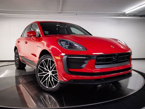 Certified 2026 Porsche Macan image 9