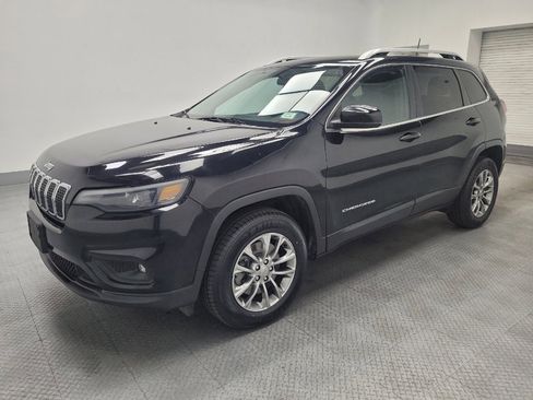 Used 2019 Jeep Cherokee Latitude Plus w/ Cold Weather Group AWD/4WD image 2